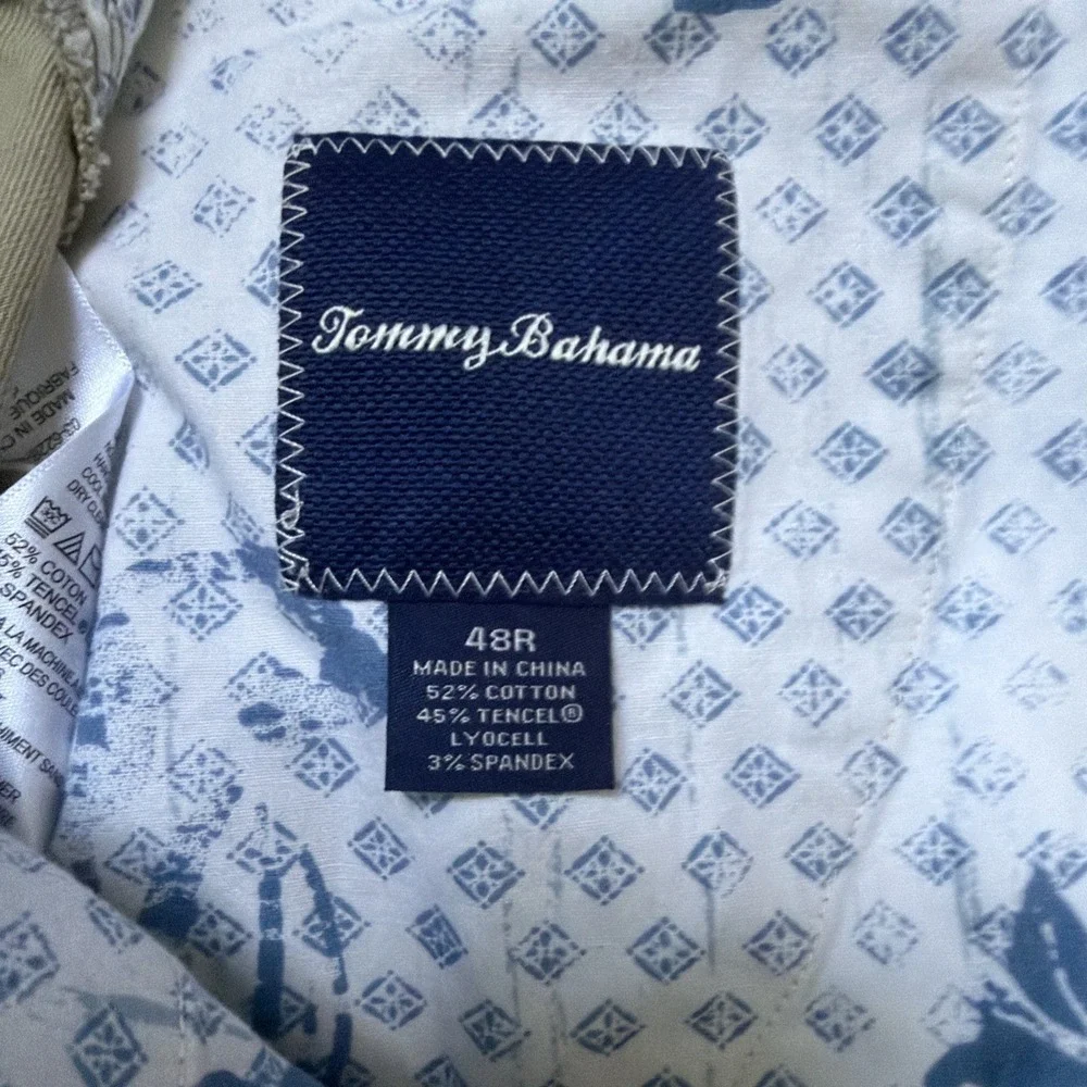 Tommy Bahama Shorts Mens 48R Beige Stretch Chino Cotton Blend Tan Logo EUC